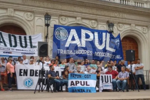 Conflicto universitario: los docentes reclaman una recomposición salarial del 30% y profundizan el plan de lucha