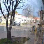 Fuerte choque entre un automóvil y una ciclista en una esquina de Esperanza